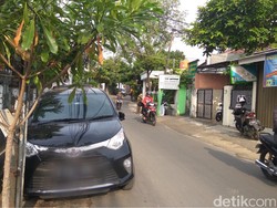 Pengakuan Rusmanto yang Tiap Hari Parkir Mobil di Bahu Jalan