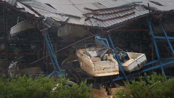 Dahsyatnya Amukan Irma: Perahu Terseret ke Darat, Jalanan Jadi Sungai