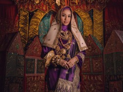 Buka Kartu Ucapan dan Kado, Laudya Cynthia Bella Dapat Sepatu dari Titi Kamal