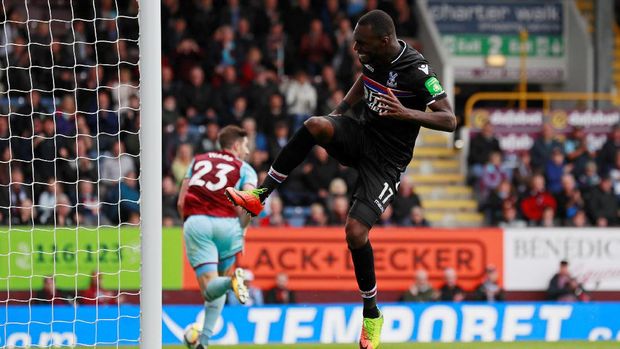Christian Benteke gagal memanfaatkan sejumlah peluang yang mereka dapat di laga lawan Burnley.