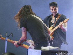 Mendengarkan Lagu Baru Pilihan Minggu Ini