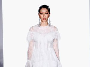 Foto: 12 Koleksi Terbaru Barli Asmara di New York Fashion Week 2017