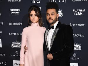 7 Pasangan Artis yang Putus Hubungan Hanya Lewat Telepon dan SMS