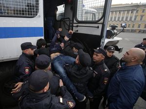 Polisi Rusia Tahan 100 Demonstran Pendukung Rohingya