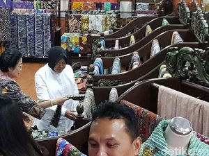Wali Kota Risma dan Bupati Anas Dampingi Megawati Borong Batik