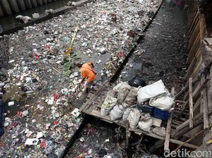 Foto: Kali Cideng Kembali Kumuh dan Penuh Sampah