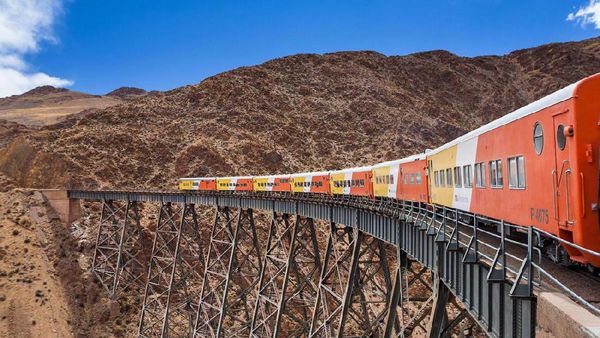 Foto: Naik 10 Kereta Ini Jangan Pernah Tidur, Rugi Lho!