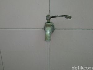 Hore, Akhirnya Warga Kandangan Kembali Nikmati Air Bersih Hore, Akhirnya Warga Kandangan Kembali Nikmati Air Bersih