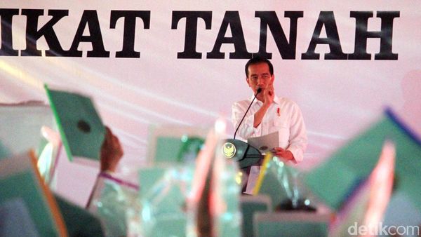 Asyik! Jokowi Bagi-bagi Sertifikat Tanah