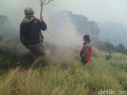 Kaldera Gunung Bromo Terbakar