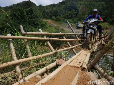 Beratnya Jalan Menuju Desa Terdepan di Batas Indonesia-Malaysia