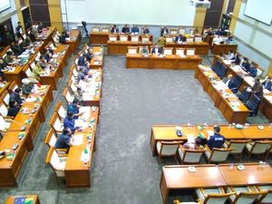 DPR Skors Kembali Rapat dengan KPK Pekan Depan DPR Skors Kembali Rapat dengan KPK Pekan Depan