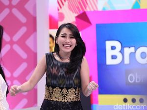 Ayu Ting Ting Terus Ditagih soal Foto Bareng Nagita-Raffi Ahmad