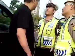 Pengendara Mobil yang Maki Polisi Ogah Tunjukkan Surat Kendaraan