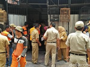 Menengok Lokasi Pewarnaan Busa yang Cemari Got di Kebon Jeruk Menengok Lokasi Pewarnaan Busa yang Cemari Got di Kebon Jeruk