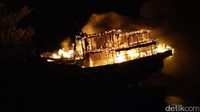 Foto: 2 Kapal Motor Ludes Terbakar