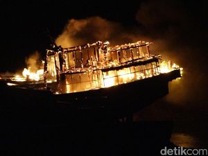 Foto: 2 Kapal Motor Ludes Terbakar