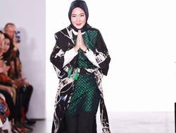 Dian Pelangi Dapat Pujian Pasca Tampil di New York Fashion Week