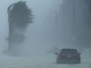 Badai Irma Terjang Florida, Sebagian Miami Terendam Banjir Badai Irma Terjang Florida, Sebagian Miami Terendam Banjir