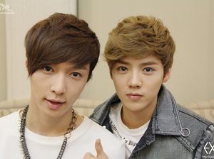 Baper! Lay EXO dan Luhan Kepergok Ngobrol Bareng di China