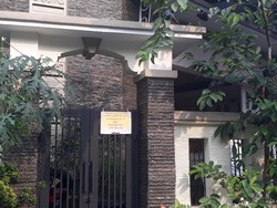 Polisi Olah TKP di Rumah Pasutri yang Tewas Terbungkus Bedcover