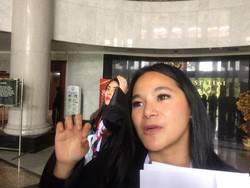 Ini Pengacara Cantik Pendamping OC Kaligis dalam Sidang di MK