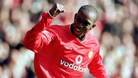 4. Dwight Yorke - Trinidad & Tobago: 123 gol. Foto: Gary M. Prior/ALLSPORT