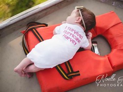 Cerita Sarat Makna di Balik Photoshoot Bayi di Atas Perahu Evakuasi