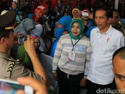 Jokowi ke Warga Cimahi: Saya Dulu Juga Anak Orang Tak Punya