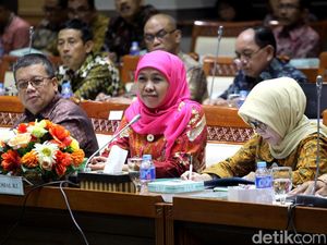 Komisi VIII DPR dan Mensos Rapat Bahas RKA-KL 2018