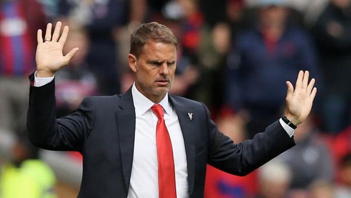 Frank de Boer LIVERPOOL, ENGLAND - AUGUST 19: Frank de Boer, Manager of Crystal Palace reacts during the Premier League match between Liverpool and Crystal Palace at Anfield on August 19, 2017 in Liverpool, England. (Photo by Jan Kruger/Getty Images)
