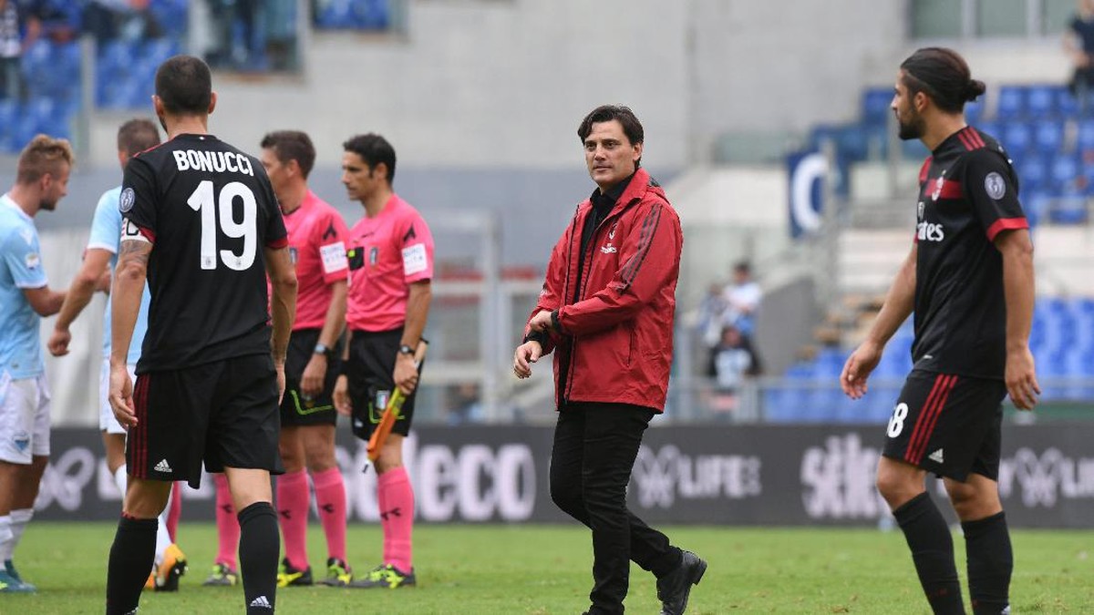 Vincenzo Montella sedang disorot karena performa naik-turun AC Milan (Alberto Lingria/Reuters)