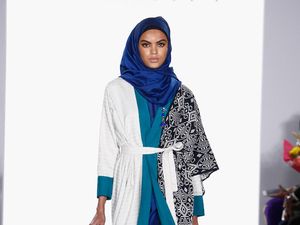 Foto: 12 Koleksi Busana Muslim Vivi Zubedi di New York Fashion Week 2017