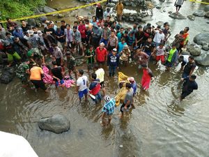Pasutri Dibunuh dengan Bedcover Masih Kenakan Baju Koko dan Mukena