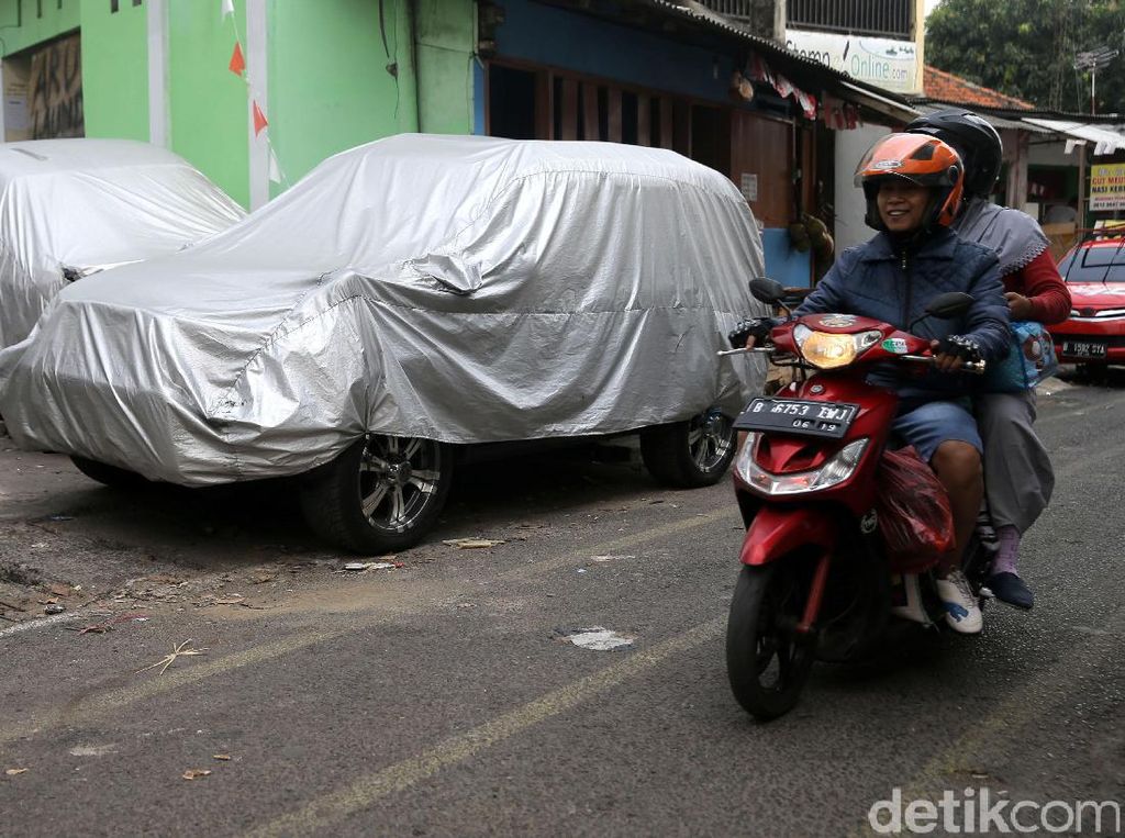 Pemprov DKI Gandeng TNI -Polri Tertibkan Mobil Warga di Perumahan Pemprov DKI Gandeng TNI -Polri Tertibkan Mobil Warga di Perumahan