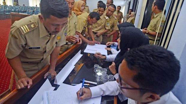 DPR Persoalkan Sumber Dana Kenaikan Gaji Perangkat Desa