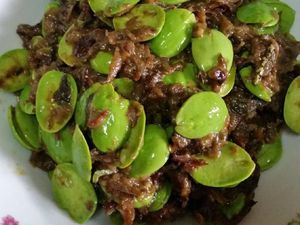 Bikin Ngiler! 9 Sajian Petai Kreasi Netizen yang Sedap Menggiurkan Ini