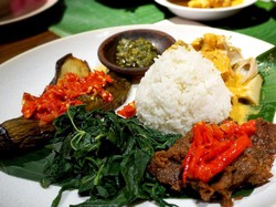 Malas Masak Sahur? Pesan Nasi Padang dan Dim Sum Enak di Sini