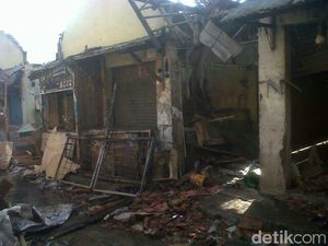 Polisi Lidik Penyebab Ratusan Kios Terbakar di Pasar Leles Garut Polisi Lidik Penyebab Ratusan Kios Terbakar di Pasar Leles Garut