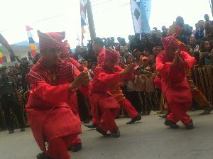 Karnaval Pesona Danau Toba Disambut Ribuan Wisatawan