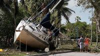 Kapal-kapal ini Terbawa Badai Irma, Ada yang Nyangkut di Kebun