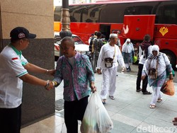 Jemaah dari Mekah Mulai Masuki Madinah, Diimbau Tak Paksakan Arbain