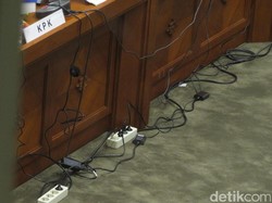 Bawa Rol Kabel dan Konsumsi Mandiri di DPR, KPK: Biar Tak Membebani