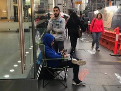 Edan! Peminat iPhone 8 Mulai Antre di Apple Store