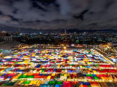 Foto: Pasar Malam Bangkok yang Mirip Game Tetris