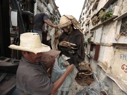Profesi Pembersih Kuburan yang Tidak Biasa