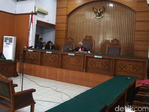 Hakim Tak Tampilkan Bukti Komunikasi Novanto di Praperadilan