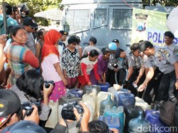 Bawa Water Canon, Polisi Banyuwangi Bantu Pasokan Air Bersih