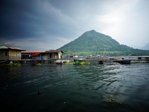 Rumah Terapung di Waduk Jatiluhur