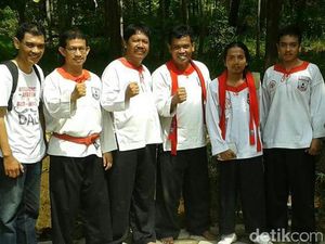 Master Deni Rono: Saya Pelatihnya Pelatih Silat Master Deni Rono: Saya Pelatihnya Pelatih Silat